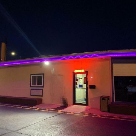 Western Holiday Motel Wichita Eksteriør billede