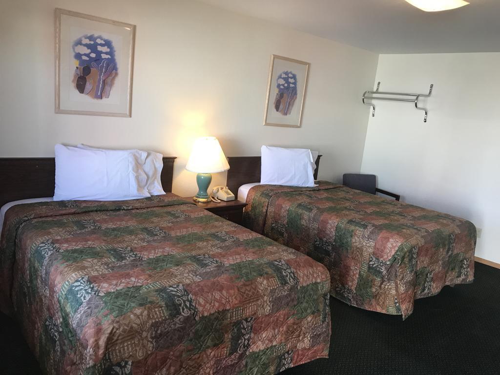 Western Holiday Motel Wichita Eksteriør billede