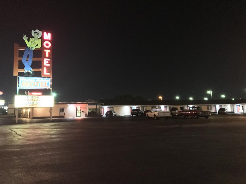 Western Holiday Motel Wichita Eksteriør billede