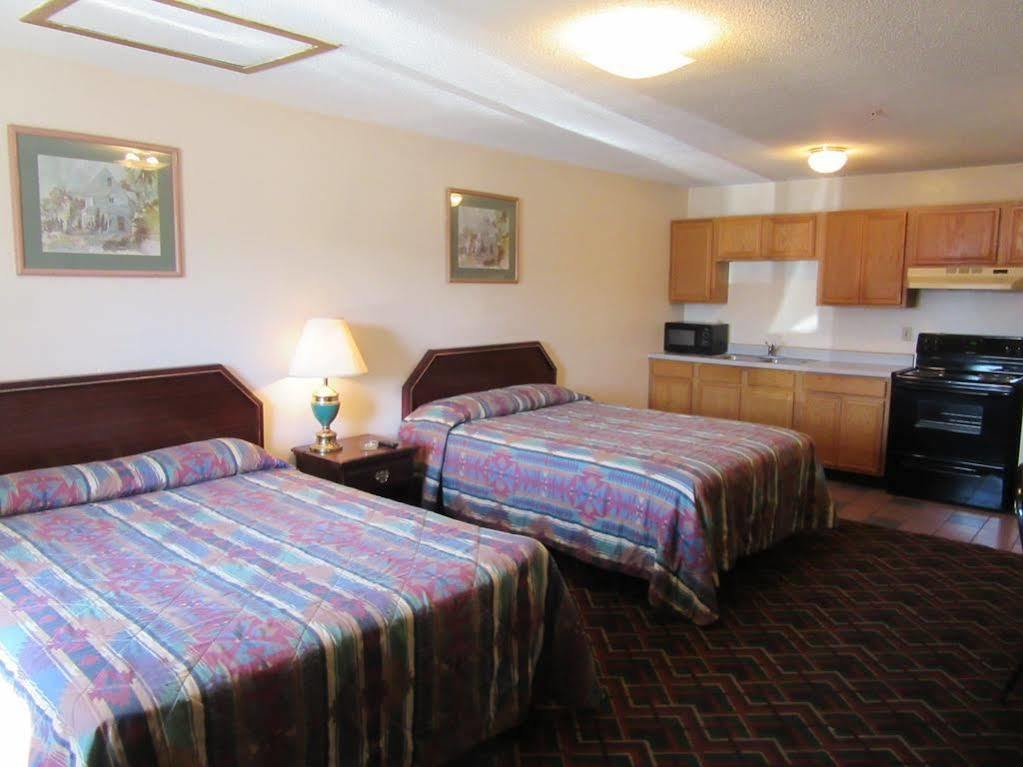 Western Holiday Motel Wichita Eksteriør billede