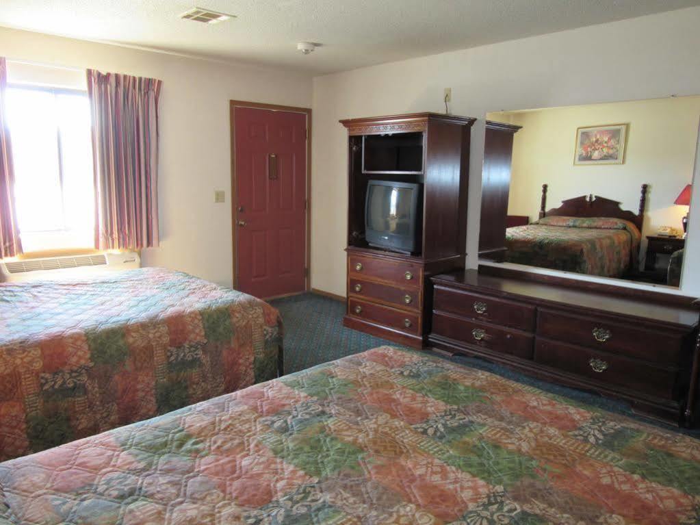 Western Holiday Motel Wichita Eksteriør billede